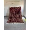 Tapis berbère aux tons chaleureux et aux motifs authentiques