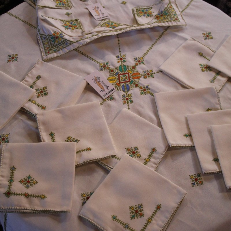 nappe artisanale est brodée