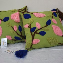 Coussins brodés en broderie orientale