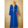 Caftan royal bleu brodé en doré  Élégance marocaine audacieuse