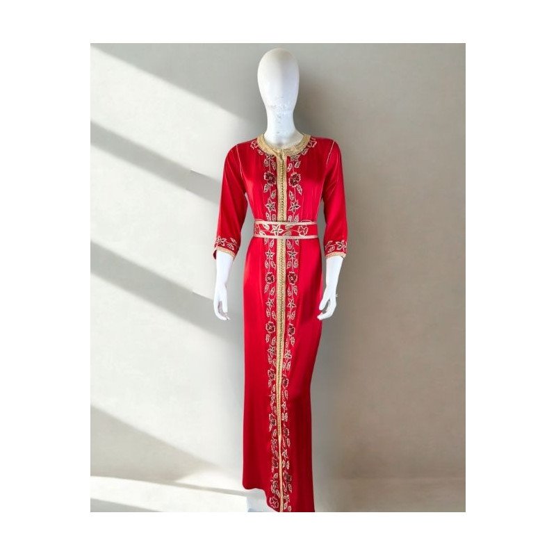 Takchita marocaine en velours rouge brodé – Élégance traditionnelle