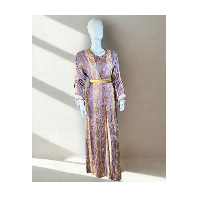 Caftan marocain en velours à motifs dorés