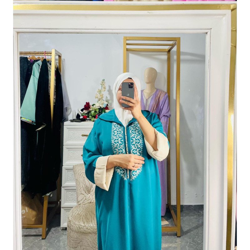 DJellaba traditionnelle turquoise à broderies blanches