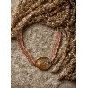 Collier en perle avec une pierre précieuse