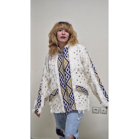 Veste berbère blanche – Élégance et identité